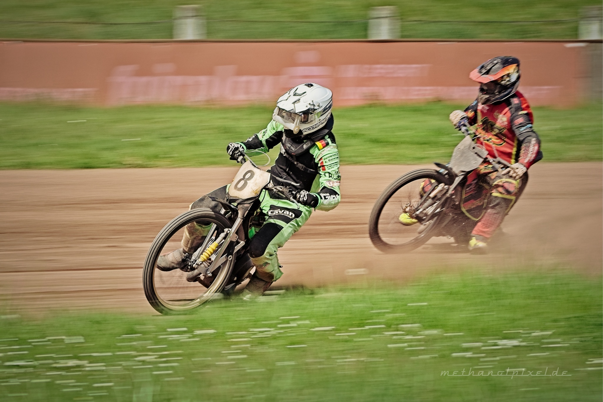 ILCE 7M4   A7405100 2048